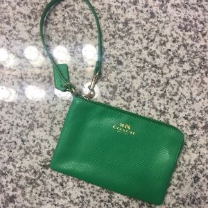 Coach Corner Zip Wristlet Kelly Green Leather NWT